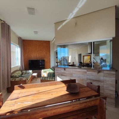 Casa Residencial com 281m², 4 quartos, 2 suítes, 5 garagens, no bairro Centro em Florianópolis