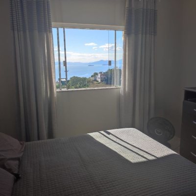 Casa Residencial com 281m², 4 quartos, 2 suítes, 5 garagens, no bairro Centro em Florianópolis