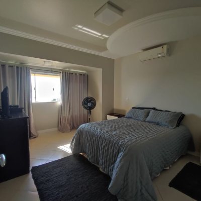 Casa Residencial com 281m², 4 quartos, 2 suítes, 5 garagens, no bairro Centro em Florianópolis