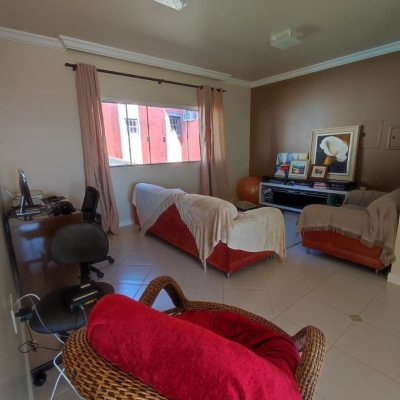 Casa Residencial com 281m², 4 quartos, 2 suítes, 5 garagens, no bairro Centro em Florianópolis