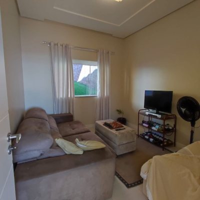 Casa Residencial com 281m², 4 quartos, 2 suítes, 5 garagens, no bairro Centro em Florianópolis