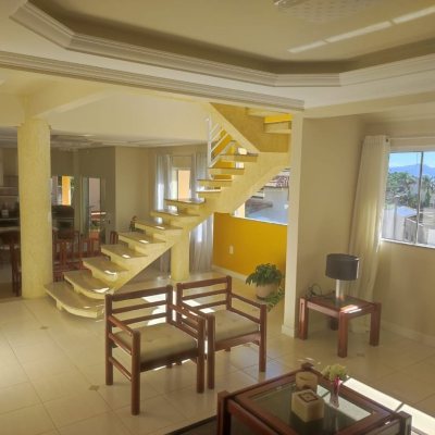 Casa Residencial com 281m², 4 quartos, 2 suítes, 5 garagens, no bairro Centro em Florianópolis