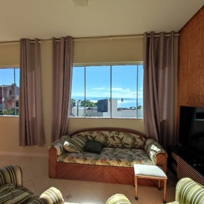 Casa Residencial com 281m², 4 quartos, 2 suítes, 5 garagens, no bairro Centro em Florianópolis