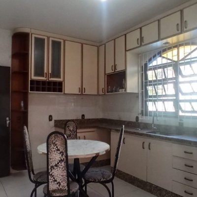 Casa Residencial com 170m², 4 quartos, 2 suítes, 3 garagens, no bairro Pantanal em Florianópolis