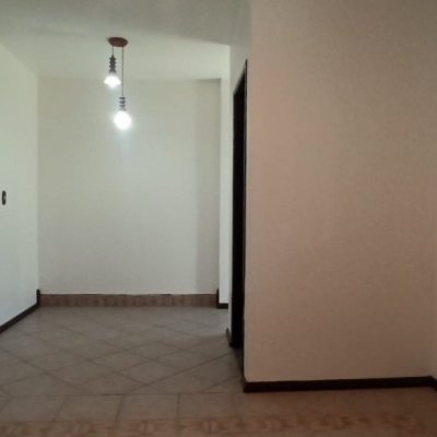 Casa Residencial com 170m², 4 quartos, 2 suítes, 3 garagens, no bairro Pantanal em Florianópolis