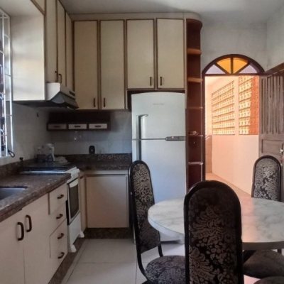 Casa Residencial com 170m², 4 quartos, 2 suítes, 3 garagens, no bairro Pantanal em Florianópolis