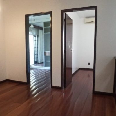Casa Residencial com 170m², 4 quartos, 2 suítes, 3 garagens, no bairro Pantanal em Florianópolis