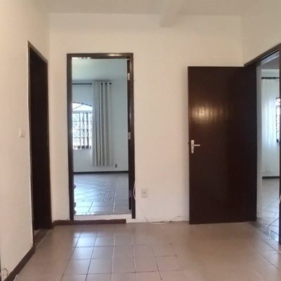 Casa Residencial com 170m², 4 quartos, 2 suítes, 3 garagens, no bairro Pantanal em Florianópolis