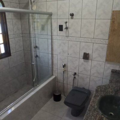 Casa Residencial com 170m², 4 quartos, 2 suítes, 3 garagens, no bairro Pantanal em Florianópolis