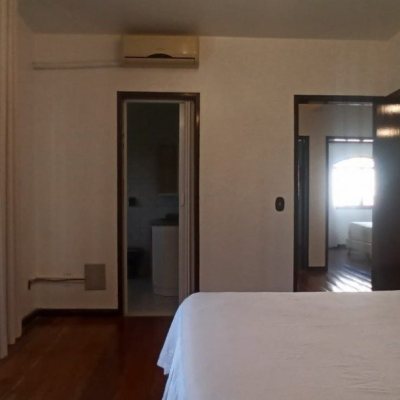 Casa Residencial com 170m², 4 quartos, 2 suítes, 3 garagens, no bairro Pantanal em Florianópolis