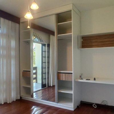 Casa Residencial com 170m², 4 quartos, 2 suítes, 3 garagens, no bairro Pantanal em Florianópolis