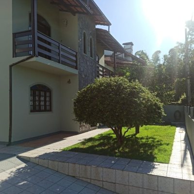 Casa Residencial com 170m², 4 quartos, 2 suítes, 3 garagens, no bairro Pantanal em Florianópolis