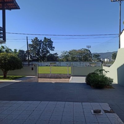 Casa Residencial com 170m², 4 quartos, 2 suítes, 3 garagens, no bairro Pantanal em Florianópolis