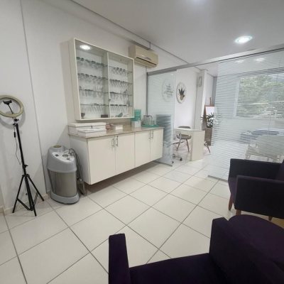 Sala com 37m², 1 garagem, no bairro Córrego Grande em Florianópolis