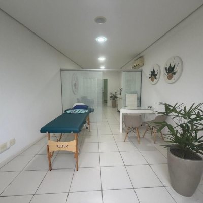 Sala com 37m², 1 garagem, no bairro Córrego Grande em Florianópolis