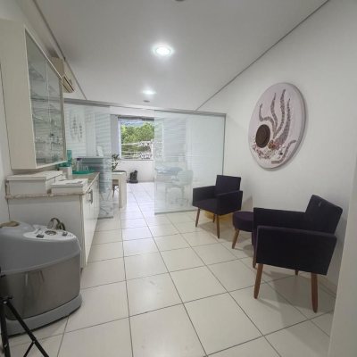 Sala com 37m², 1 garagem, no bairro Córrego Grande em Florianópolis