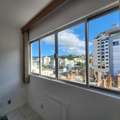 Sala com 24m², no bairro Trindade em Florianópolis