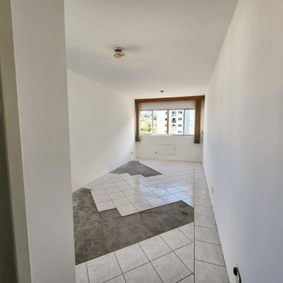 Sala com 24m², no bairro Trindade em Florianópolis
