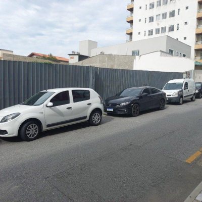 Terreno Comercial/Residencial com 720m², no bairro Praia Comprida em São José