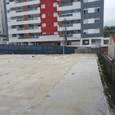 Terreno Comercial/Residencial com 720m², no bairro Praia Comprida em São José