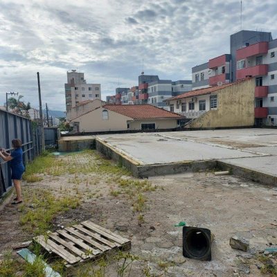 Terreno Comercial/Residencial com 720m², no bairro Praia Comprida em São José