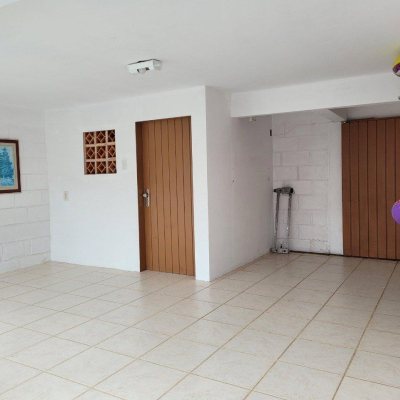 Casa Residencial com 200m², 3 quartos, 1 suíte, 4 garagens, no bairro Barreiros em São José