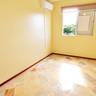 Apartamentos com 143m², 4 quartos, 1 suíte, 3 garagens, no bairro Balneário em Florianópolis