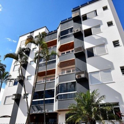 Apartamentos com 143m², 4 quartos, 1 suíte, 3 garagens, no bairro Balneário em Florianópolis