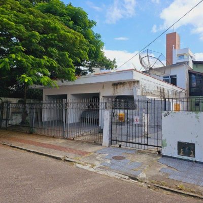 Casa Residencial com 270m², 2 quartos, no bairro Balneário em Florianópolis