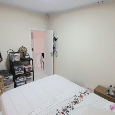 Casa Residencial com 93m², 3 quartos, 2 garagens, no bairro Trindade em Florianópolis