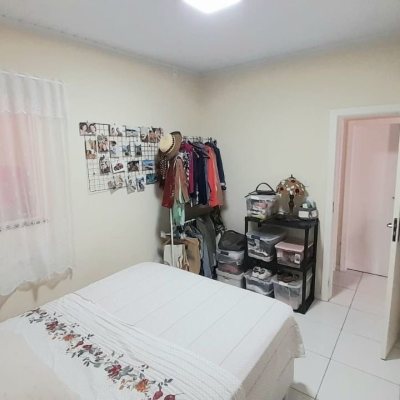 Casa Residencial com 93m², 3 quartos, 2 garagens, no bairro Trindade em Florianópolis