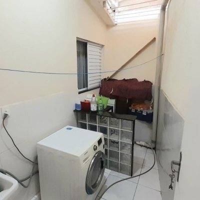 Casa Residencial com 93m², 3 quartos, 2 garagens, no bairro Trindade em Florianópolis