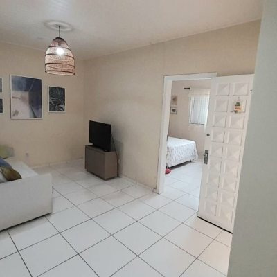 Casa Residencial com 93m², 3 quartos, 2 garagens, no bairro Trindade em Florianópolis