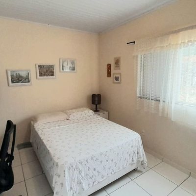 Casa Residencial com 93m², 3 quartos, 2 garagens, no bairro Trindade em Florianópolis