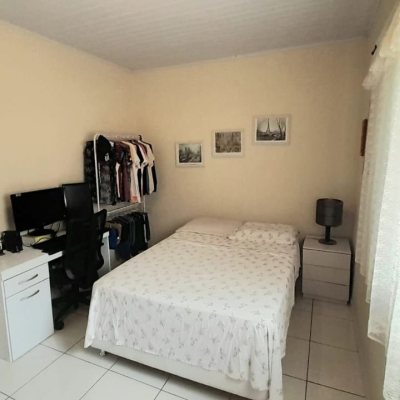 Casa Residencial com 93m², 3 quartos, 2 garagens, no bairro Trindade em Florianópolis