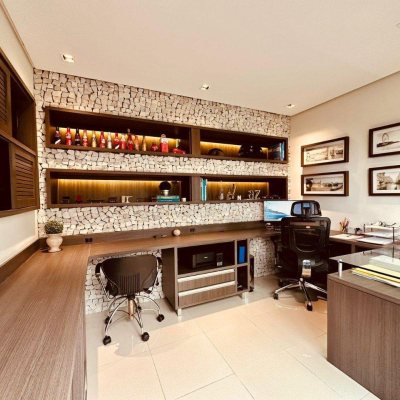 Casa Residencial com 165m², 3 quartos, 3 suítes, 3 garagens, no bairro Estreito em Florianópolis