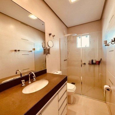 Casa Residencial com 165m², 3 quartos, 3 suítes, 3 garagens, no bairro Estreito em Florianópolis