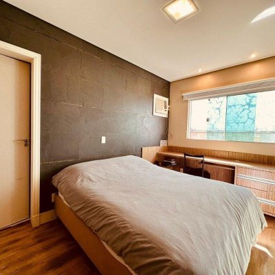 Casa Residencial com 165m², 3 quartos, 3 suítes, 3 garagens, no bairro Estreito em Florianópolis