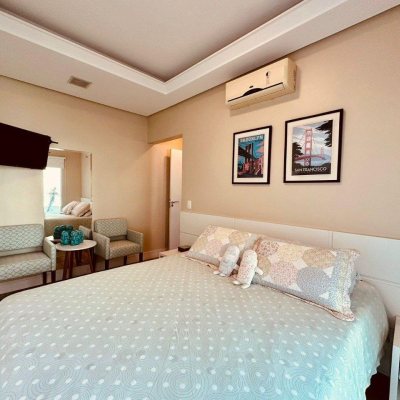 Casa Residencial com 165m², 3 quartos, 3 suítes, 3 garagens, no bairro Estreito em Florianópolis