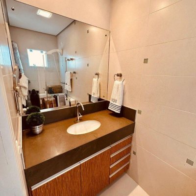 Casa Residencial com 165m², 3 quartos, 3 suítes, 3 garagens, no bairro Estreito em Florianópolis