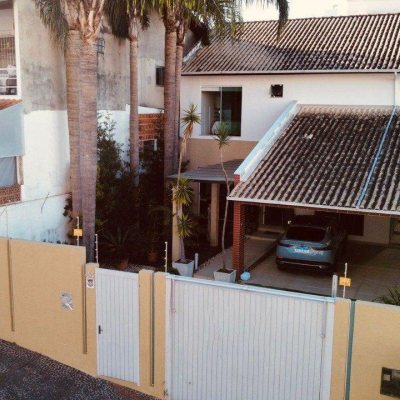 Casa Residencial com 165m², 3 quartos, 3 suítes, 3 garagens, no bairro Estreito em Florianópolis