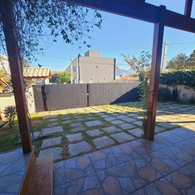 Casa Residencial com 209m², 4 quartos, 1 suíte, 4 garagens, no bairro Campeche em Florianópolis