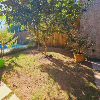 Casa Residencial com 209m², 4 quartos, 1 suíte, 4 garagens, no bairro Campeche em Florianópolis