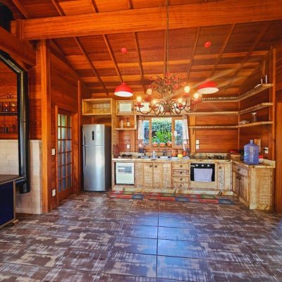 Casa Residencial com 209m², 4 quartos, 1 suíte, 4 garagens, no bairro Campeche em Florianópolis