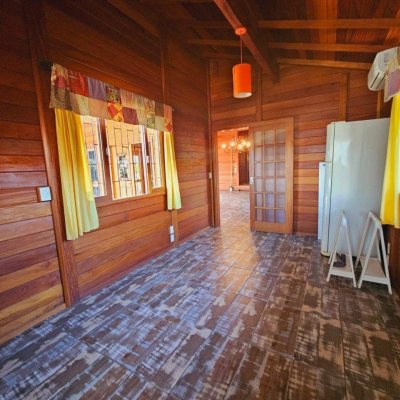 Casa Residencial com 209m², 4 quartos, 1 suíte, 4 garagens, no bairro Campeche em Florianópolis