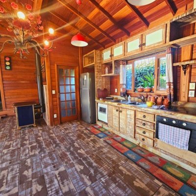 Casa Residencial com 209m², 4 quartos, 1 suíte, 4 garagens, no bairro Campeche em Florianópolis