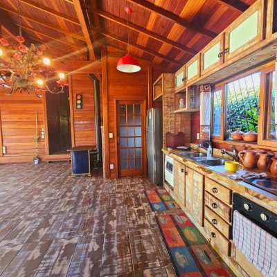 Casa Residencial com 209m², 4 quartos, 1 suíte, 4 garagens, no bairro Campeche em Florianópolis