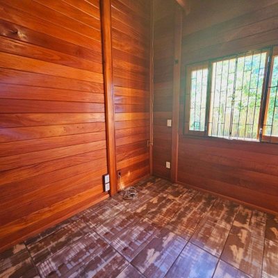 Casa Residencial com 209m², 4 quartos, 1 suíte, 4 garagens, no bairro Campeche em Florianópolis