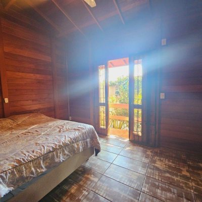 Casa Residencial com 209m², 4 quartos, 1 suíte, 4 garagens, no bairro Campeche em Florianópolis