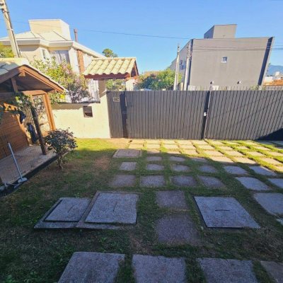 Casa Residencial com 209m², 4 quartos, 1 suíte, 4 garagens, no bairro Campeche em Florianópolis